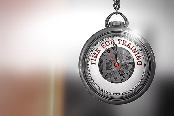 トレーニングの時間を示す時計